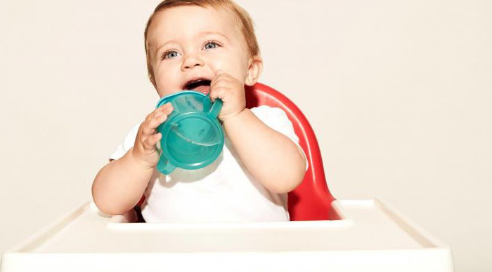 kako naučiti dijete piti iz slamke sa 8 mjeseci