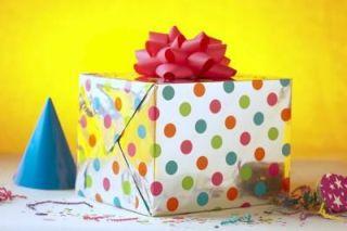 How to pack a gift into paper scheme