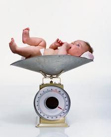 Колико би новорођенче требало да добије на тежини