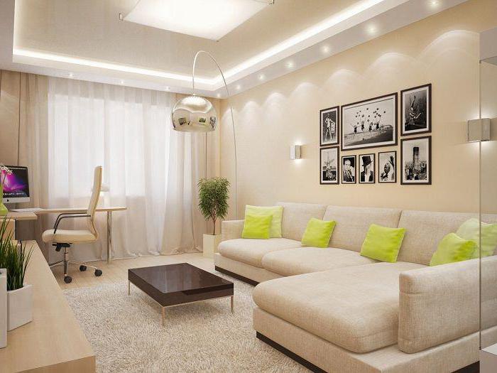  Sala de estar beige con acentos brillantes