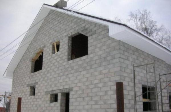 거품 콘크리트 블록으로 만든 시골 주택 프로젝트