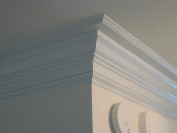 how to dock ceiling plinth in the corners