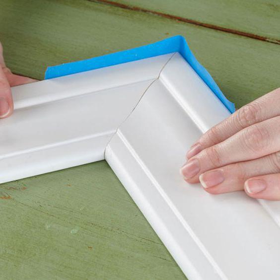 how to glue the ceiling plinth in the corner