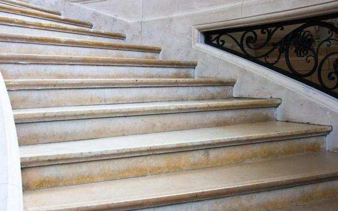 marmurowa dekoracja schodów