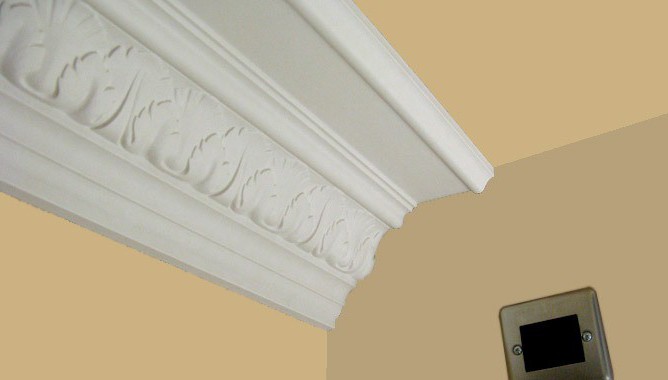 What to glue the ceiling plinth of foam