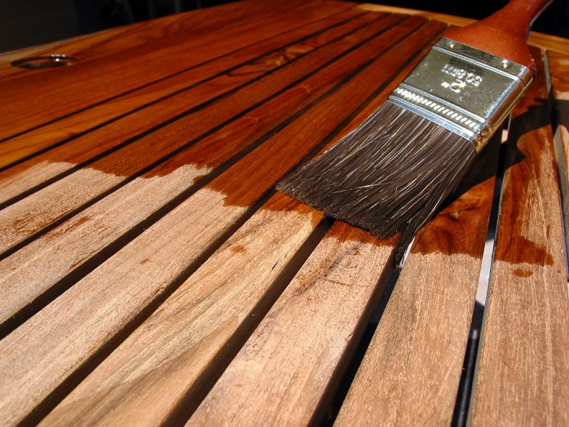 polyurethane based varnish