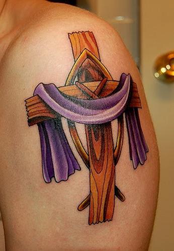 που σημαίνει ένα σταυρό τατουάζ