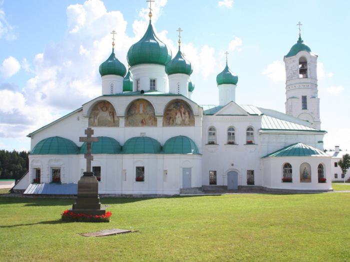 darbojas Ļeņingradas apgabala klosteri