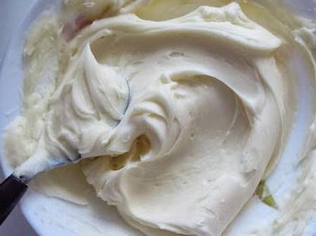 プロテインバタークリームのステップバイステップレシピ
