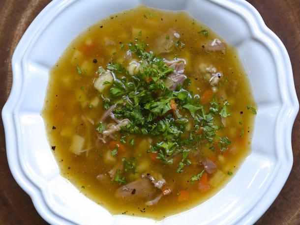 zuppa di orzo perlato con cetrioli