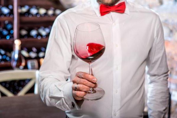 как да запазите чаша вино етикет