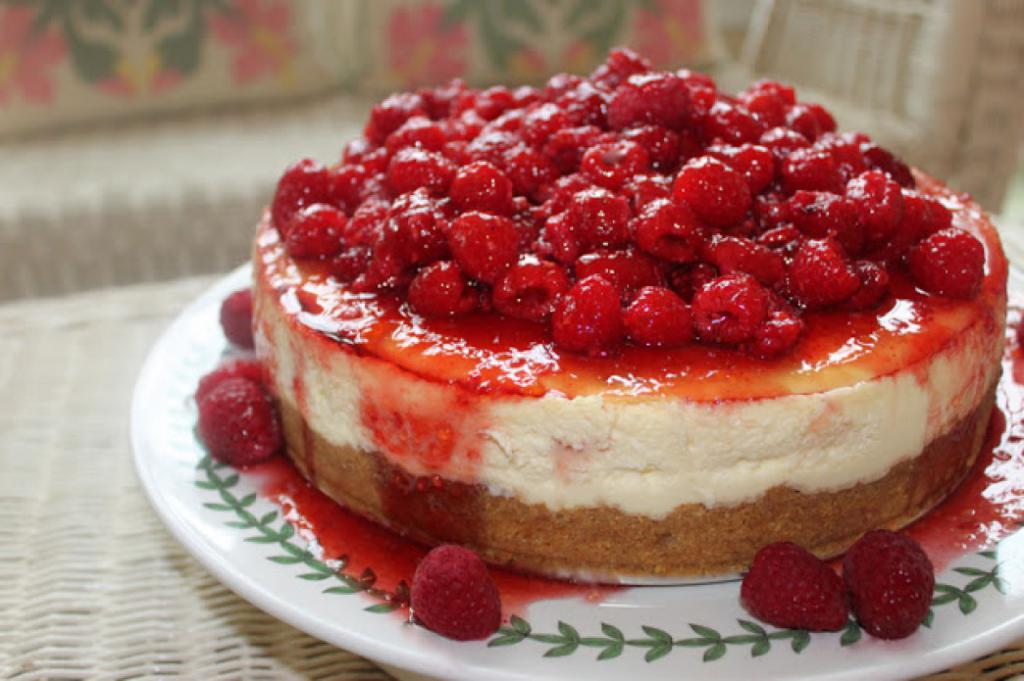 Cheesecake with jelly.