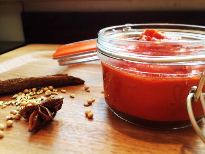 Кетчупът е домашна рецепта за зимата с нишесте.