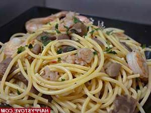 Pasta with shrimps and mushrooms