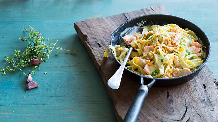 sjømatpasta i kremet tomatsaus