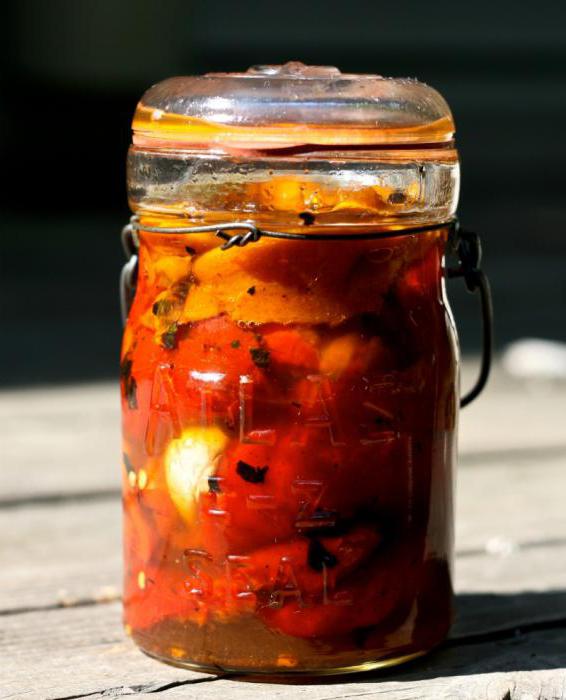 fylte paprika i tomatsaus til vinteroppskriftene
