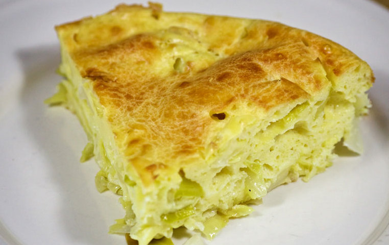 Pie with cabbage and egg