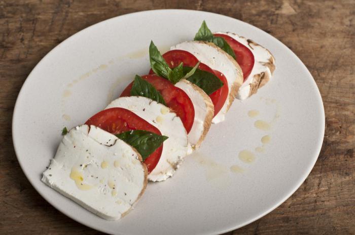 tomato salad with mozzarella and basil