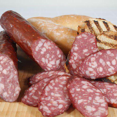 comment faire cuire des saucisses fumées crues à la maison