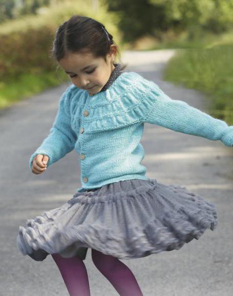 taglie di maglioni lavorati a maglia per un bambino di un anno