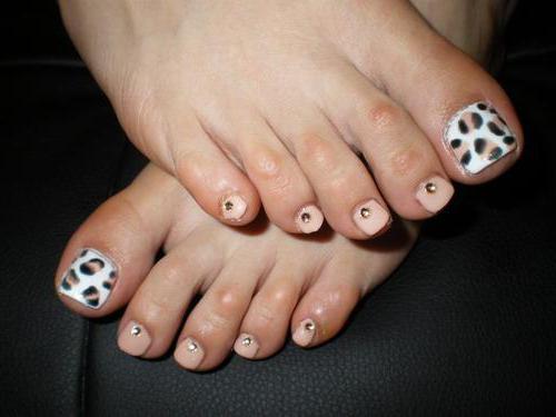 pedicure in beige