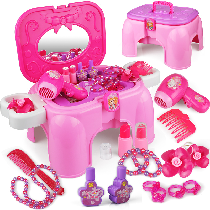 Set von Kinderkosmetik für Mädchen in einem Koffer