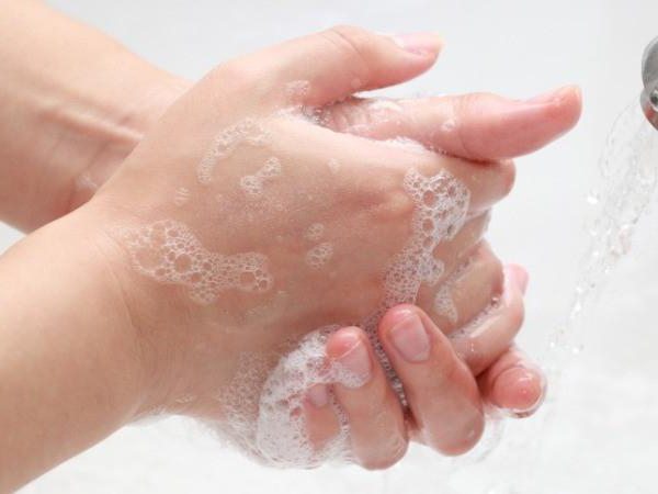 hogyan lehet kezet mosni a dióról