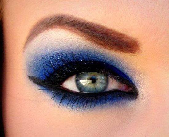 макіяж очей блакитними тінями
