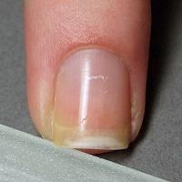 hur man gör en vacker manikyr på korta naglar