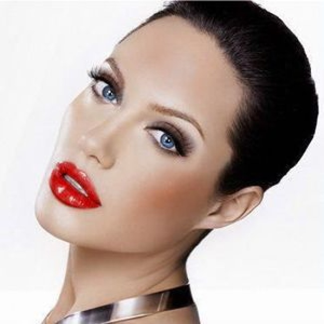 Lichte make-up in de stijl van Jolie