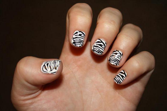 black and white manicure design for short nails