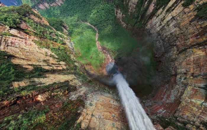 Wie hoch ist der freie Wasserfall in Angel Falls?