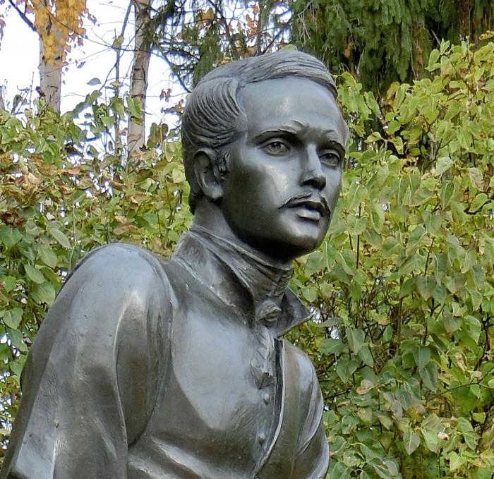 Lermontov monument in Tarkhany sculptor