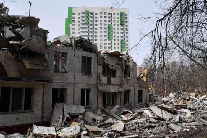 demolition of five-story building in Moscow 