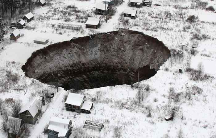 in Solikamsk Perm Territory entdeckte ein riesiges Versagen des Bodens