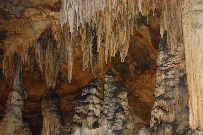 fotos de estalactites e estalagmites