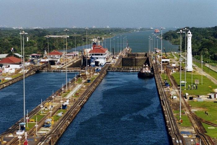 a Panama-csatorna megnyitásának éve