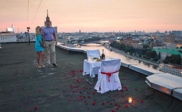 romantický večer pre dvoch v zime v Moskve