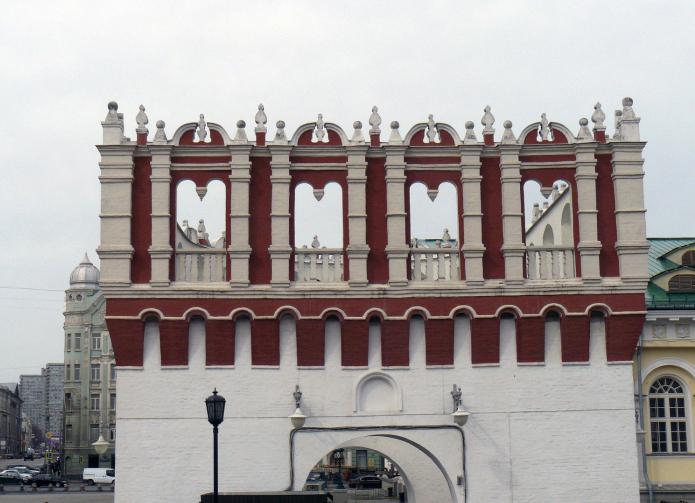 Torre Borovitskaya del Cremlino di Mosca