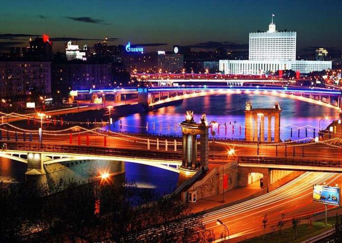 promenades nocturnes à Moscou à pied