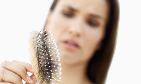 女性の治療における脱毛、